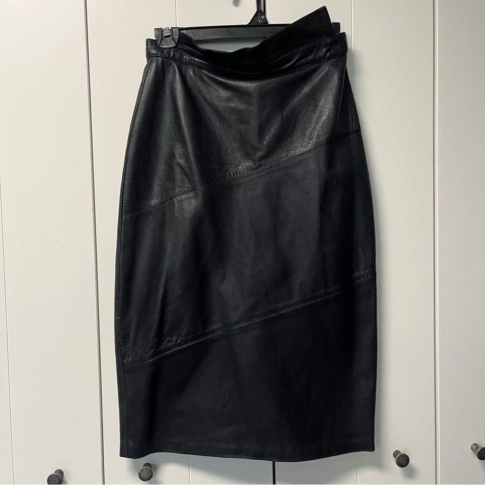 🩰Elegant vintage genuine leather pencil skirt by Gloria de Gómez Collection.
